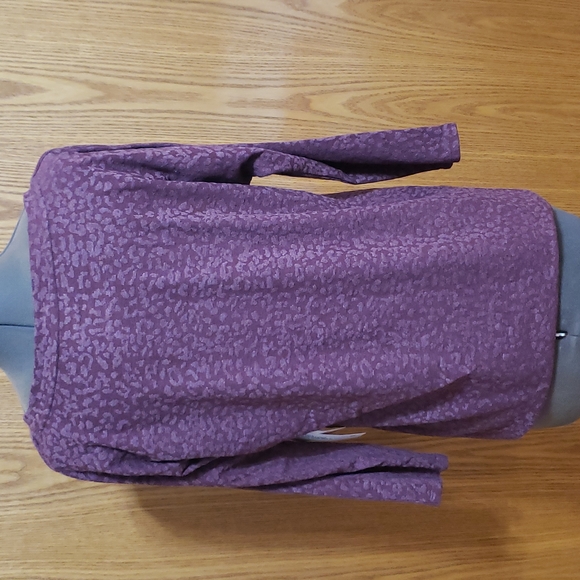 Liz Claiborne Sport - 3/4 sleeve, V-neck top - Ladies Small - Picture 10 of 14